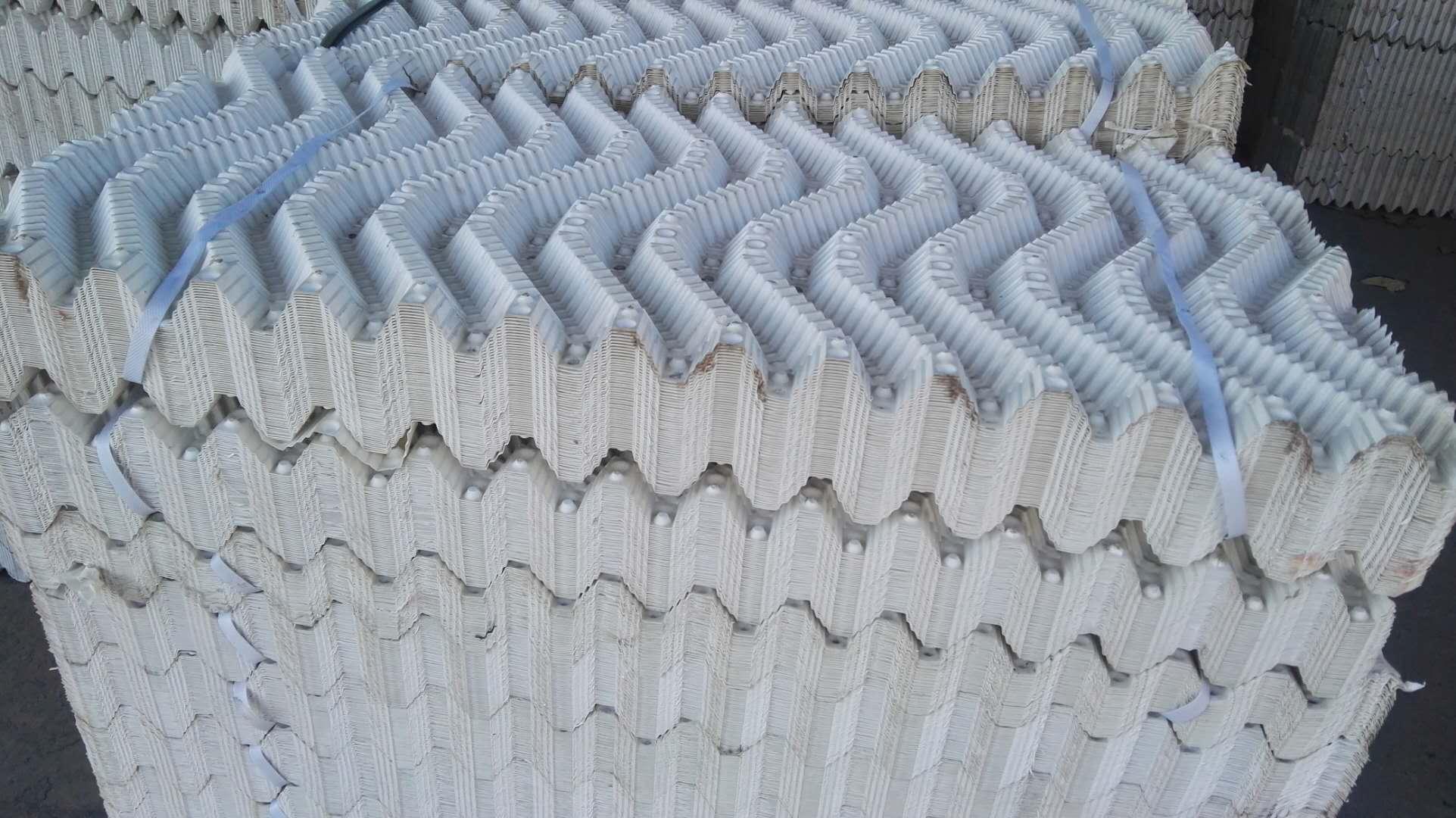 電鍍廠廢水六角<a href='http://www.jianxianggongyi.cn/jstl/60.html' target='_blank'><u>蜂窩斜管填料生產廠家</u></a>